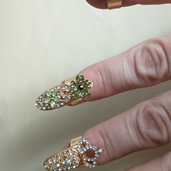 Nail Ring Green/Gold Crystal! - Picture 2 of 6
